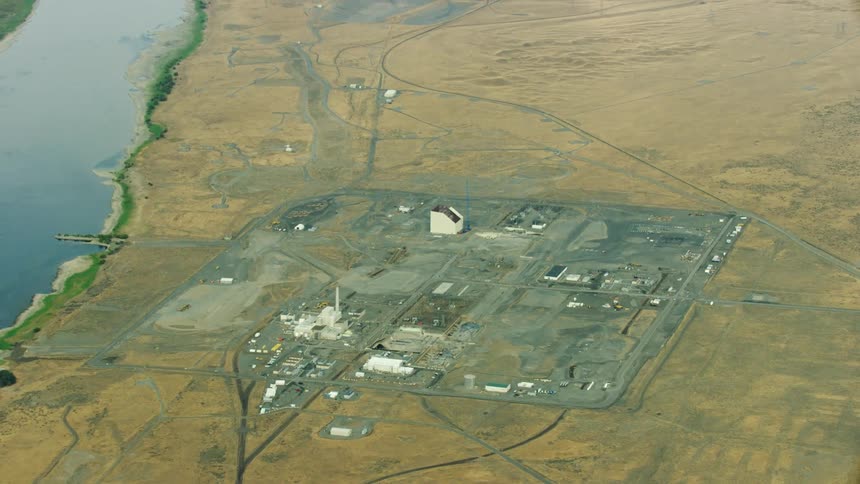 Large nuclear complex sits near the Columbia River in eastern Washington