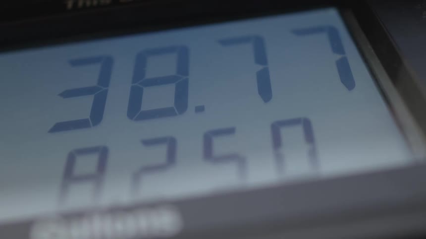 Meter display shows price and volume of current sale as amount is filled