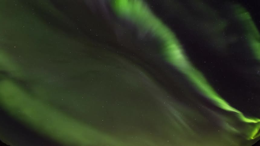 Green rays of light move in the darkness