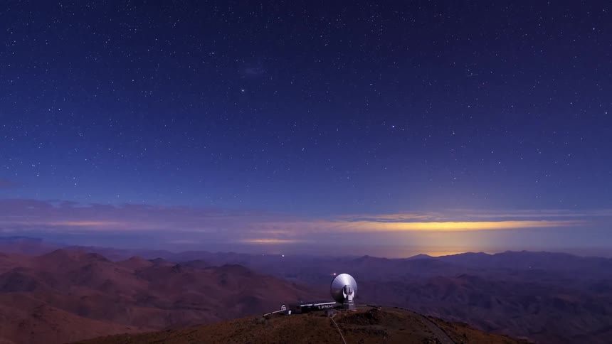 Space observation equipment is situation atop a mountain to study the beautiful sky above
