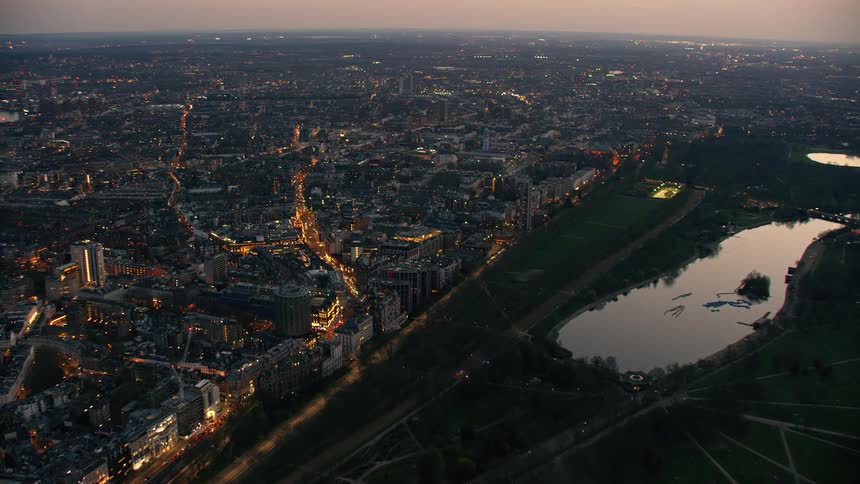Aerial view of hide park in the city of london at evening
