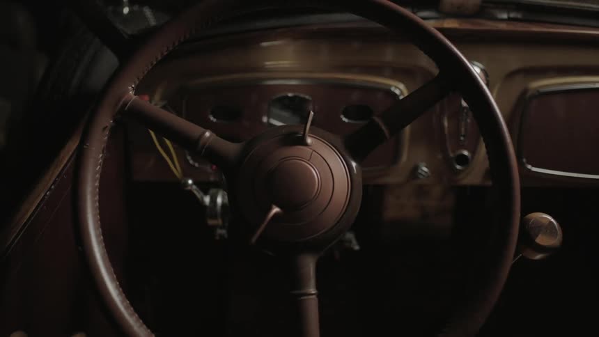 Lights slowly come on to show a steering wheel