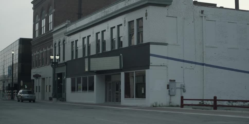 A building sits on an empty street with no signs