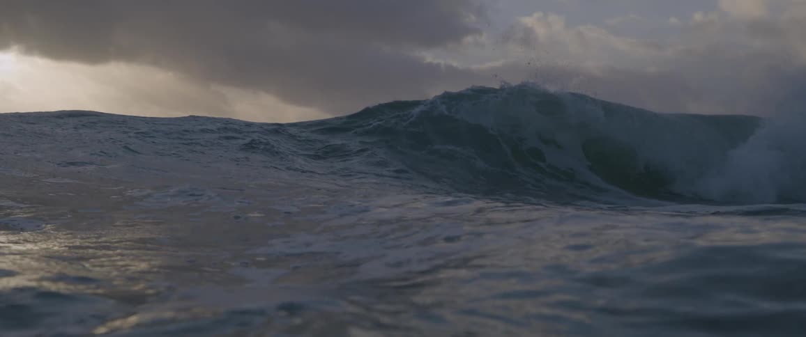 Tall waves crash in the ocean