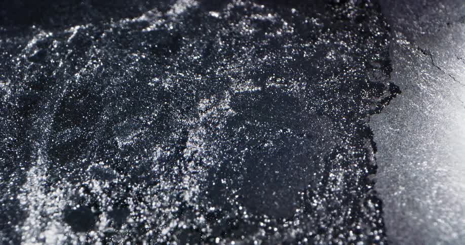 Flowing ice melt slowly breaks ice sheet appart