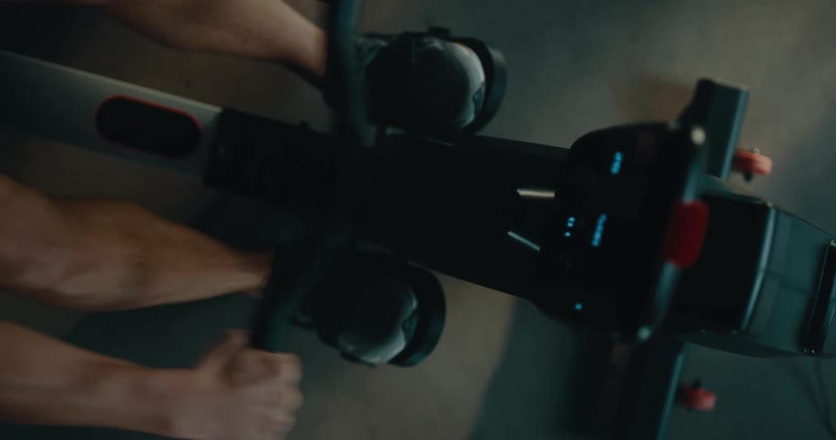 A man is working out on the exercise machine