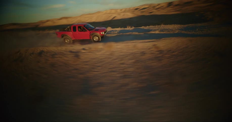 FPV - Catch and overtake a baja racing truck in the desert