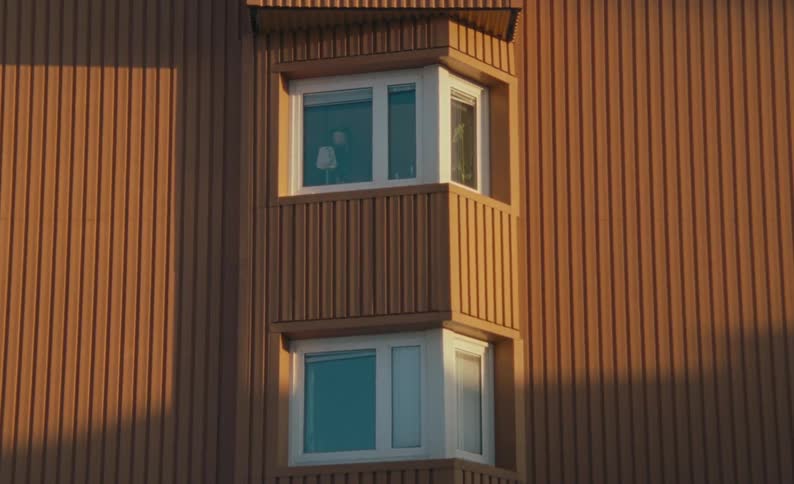 Two set of windows on the side of a building