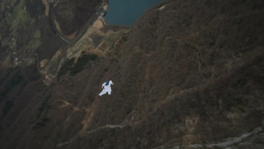 Man jumps off a cliff with his wingsuit for thrills