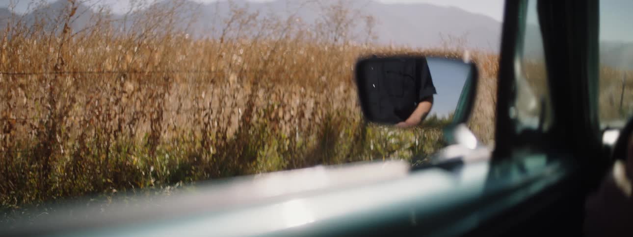 A police office has pulled over a car