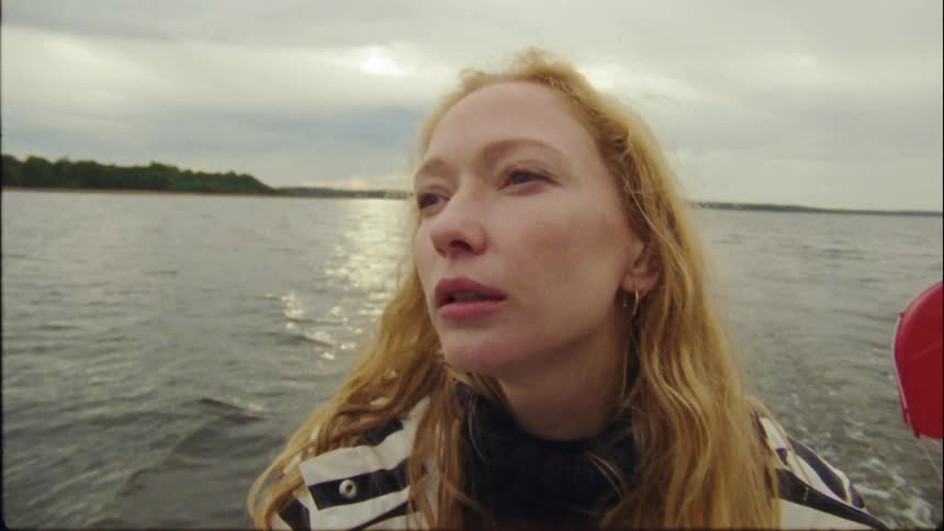 A young woman is on the boat around the lake area