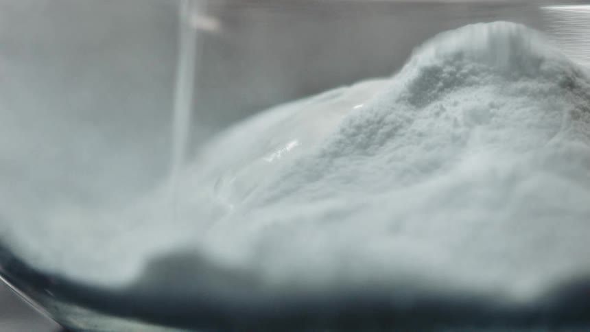Oil is poured on flour in the bowl