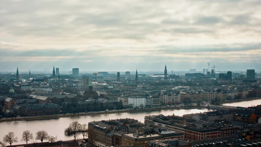 Panoramic shot of an european city slowly coming in and out of focus