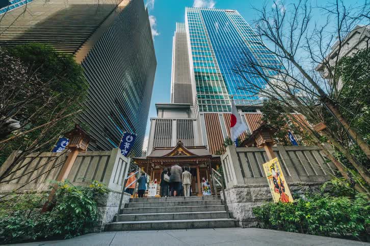 People walk up the steps to a downtown building