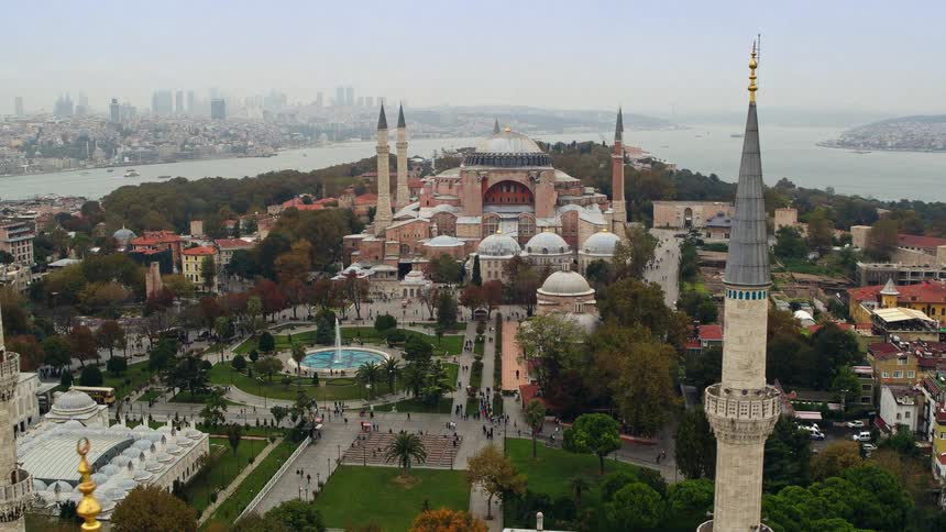 A large area is shown with castles palaces a fountain and other fancy dwellings