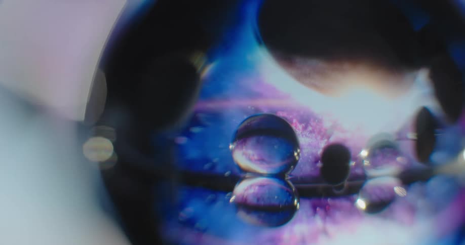 Bubbles of water are on the object