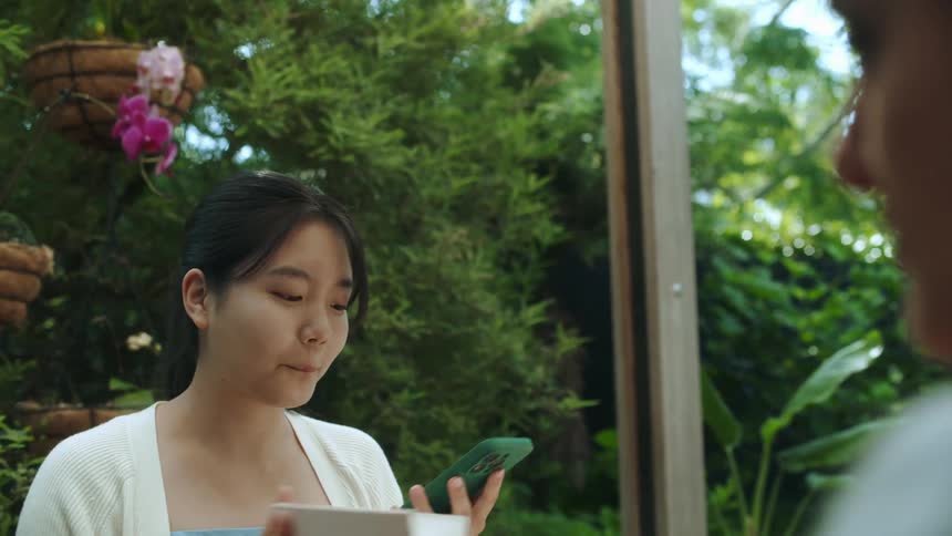 Two friends are outdoors and talking to each other