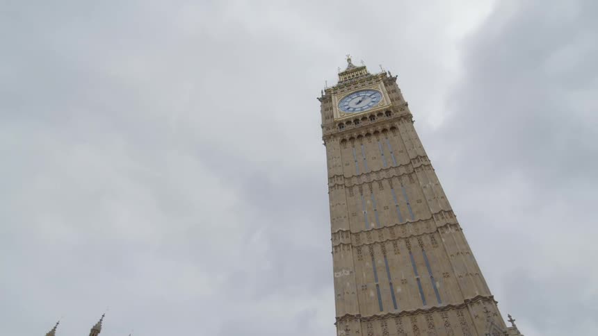 Sweeping shot of Big Ben