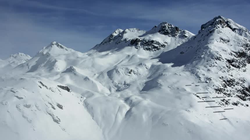 Arctic Winter: Breathtaking Scenery and Frozen Landscapes