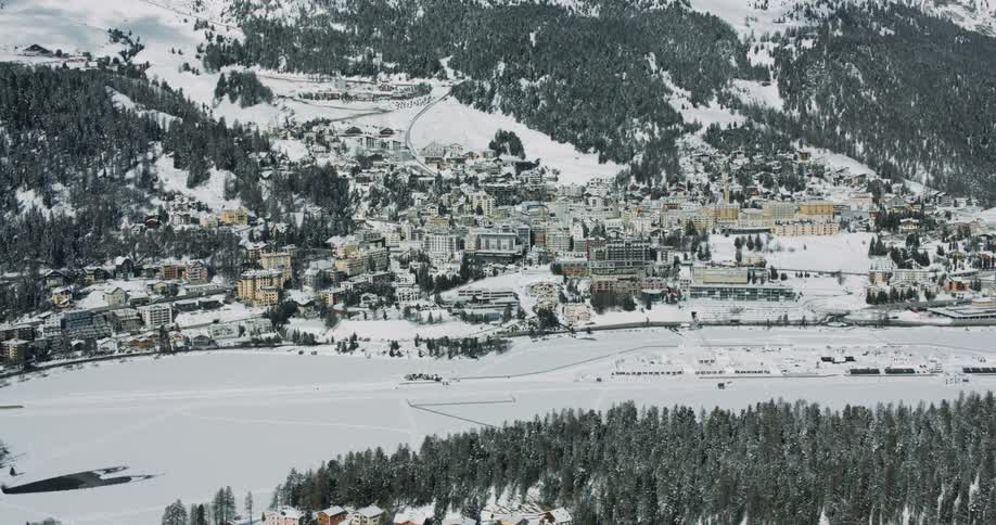 Snowy Mountain Village: Winter Wonderland