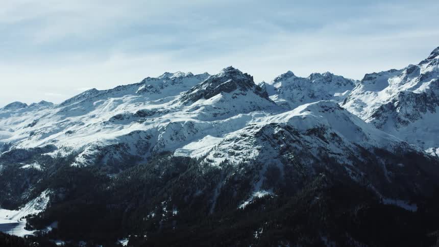Winter Wonderland: Serene Nature in Snowy Landscape