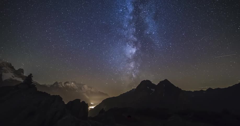 The stars shine above the mountains