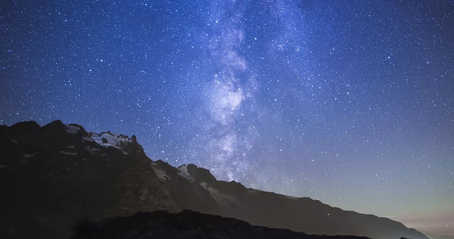 Stars move over the mountains