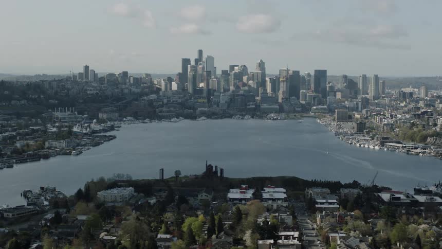 View of a lake in the center of a large city