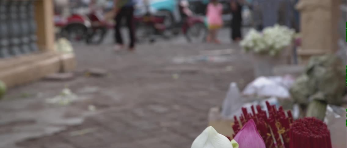 A market person hands money to a shopper