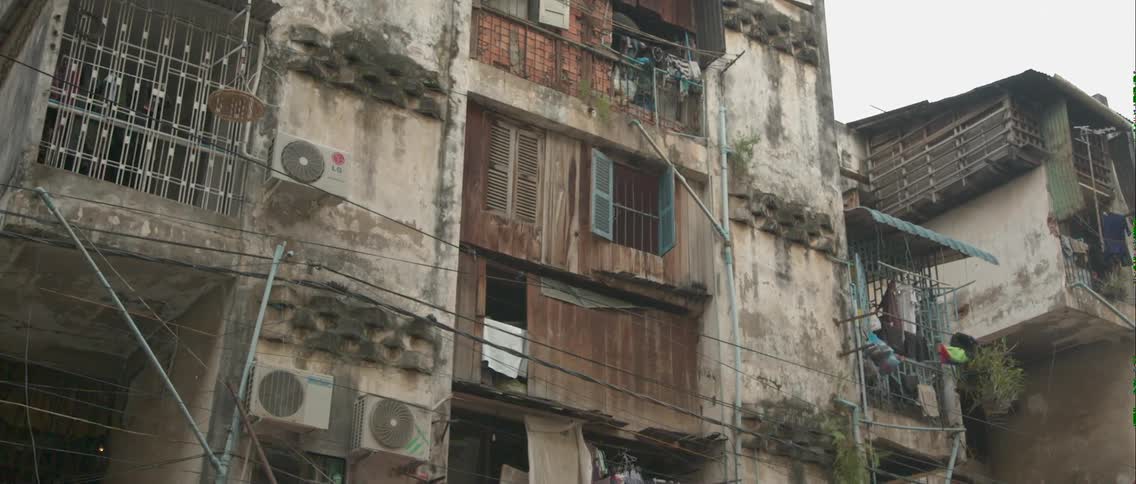 An abandoned looking apartment building