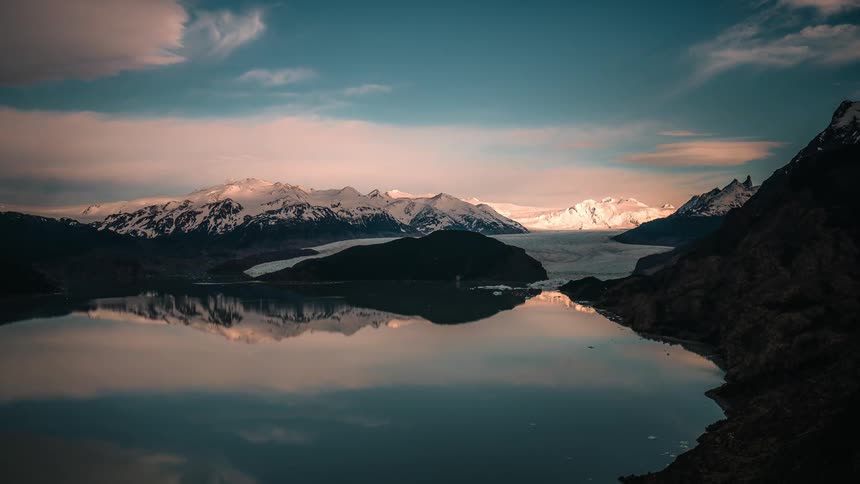 The view is of the arctic area around the winter time