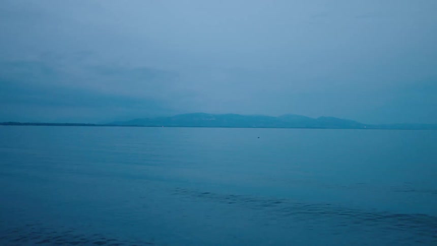 A view of the wide ocean water is displayed