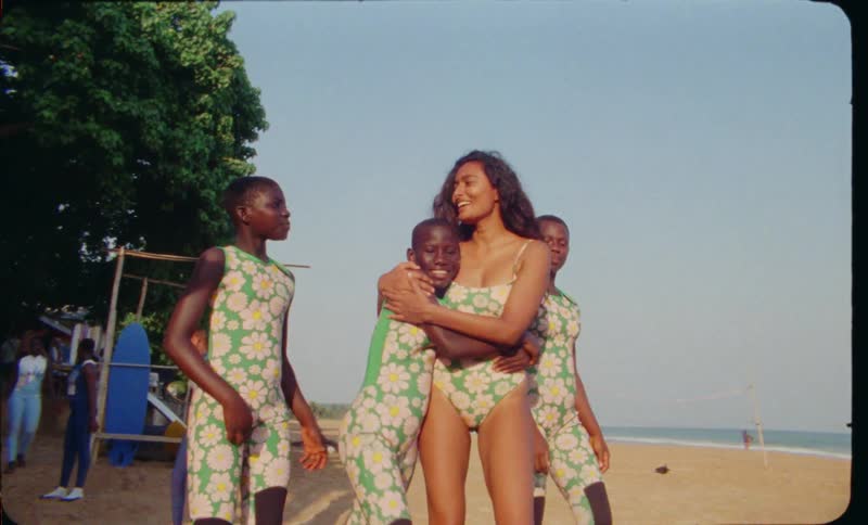 A group of friends are walking on the beach together