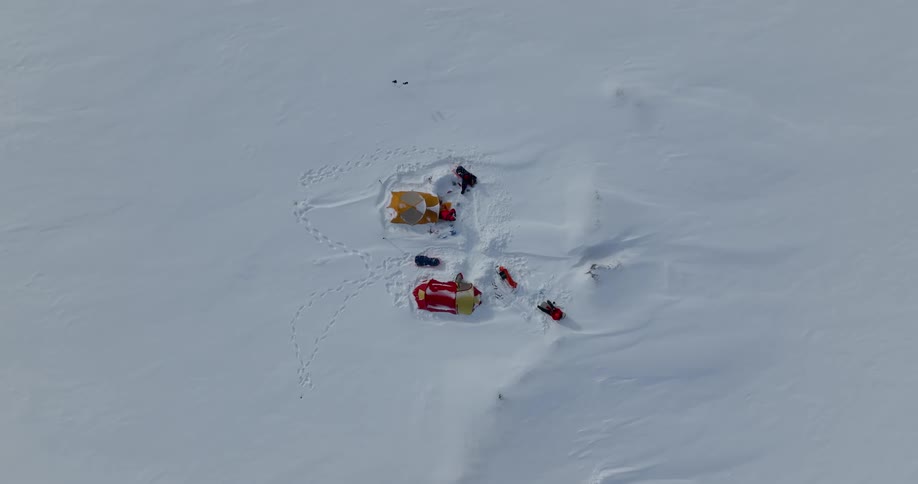 The view is of the arctic area around the winter time