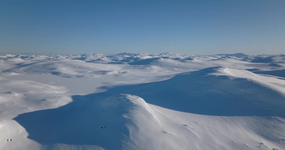 The view is of the arctic area around the day time