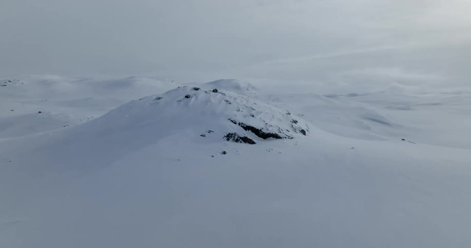 The view is of the arctic area around the winter time