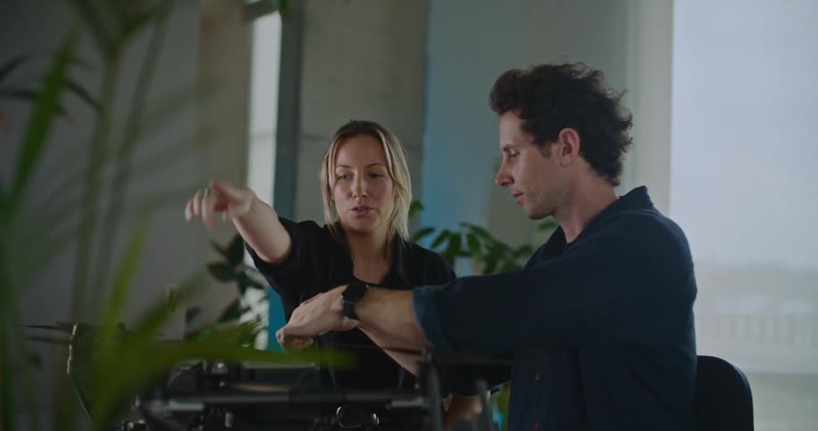 Two people are indoors and are having a conversation with each other