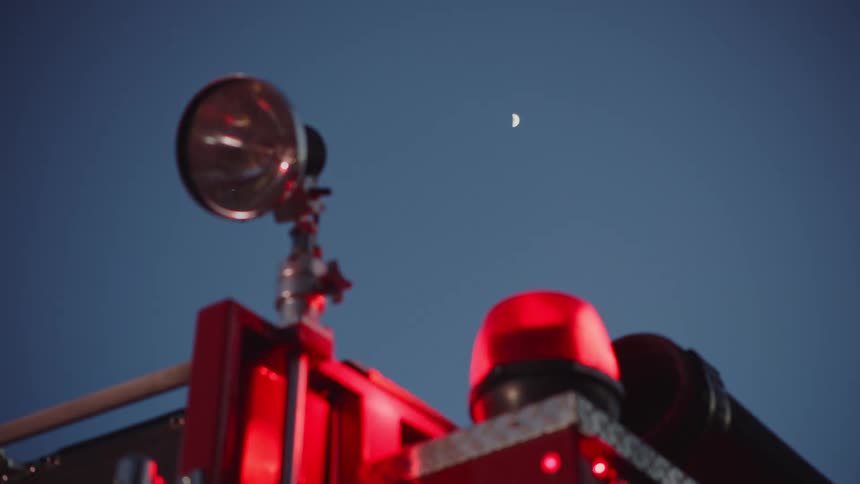 A red rotating flashing light on top of a truck