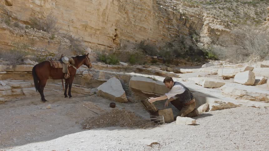 Cowboy finds buried treasure in desert canyon