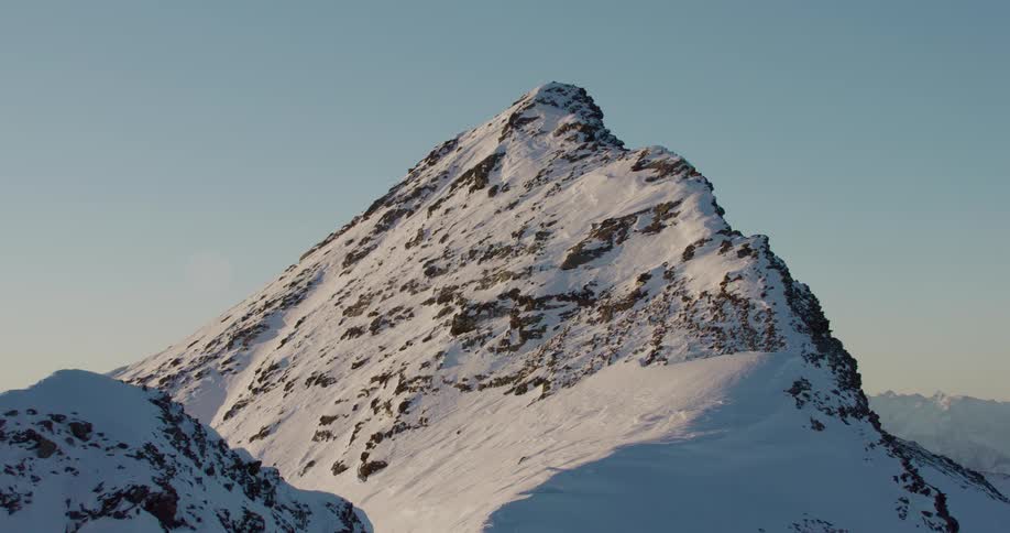 The view is of the arctic area around the winter time