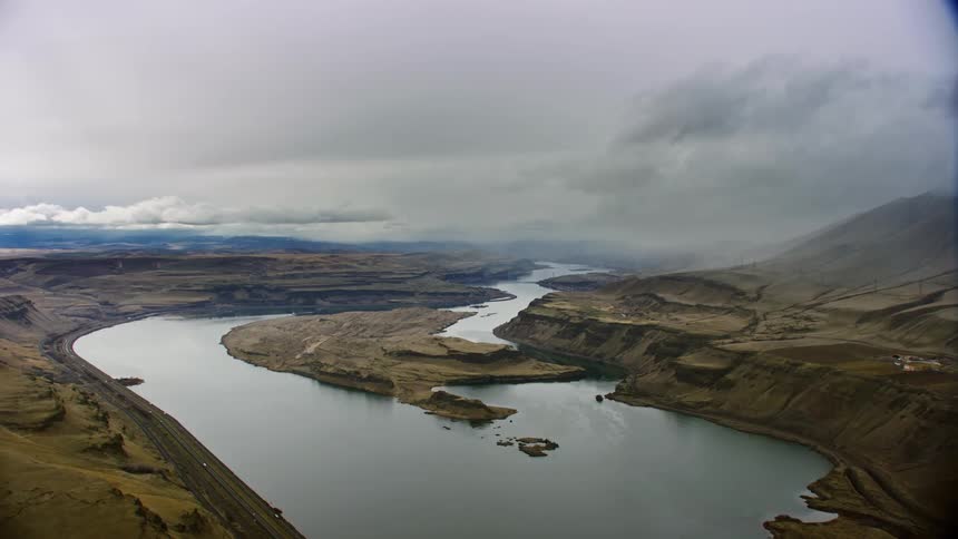 An aerial view of a river that passes through a canyon