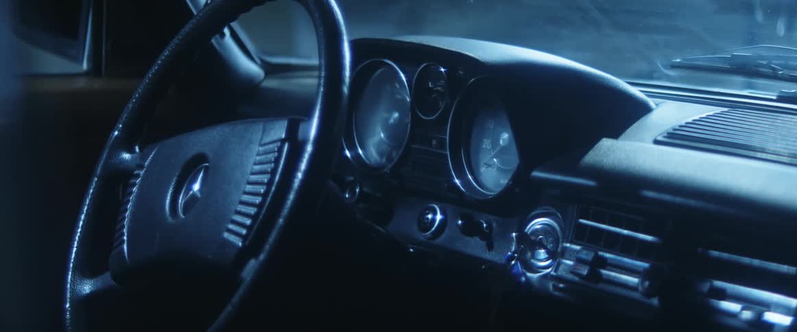 A shot of a mercedesbenz dashboard and steering wheel focuses and unfocuses
