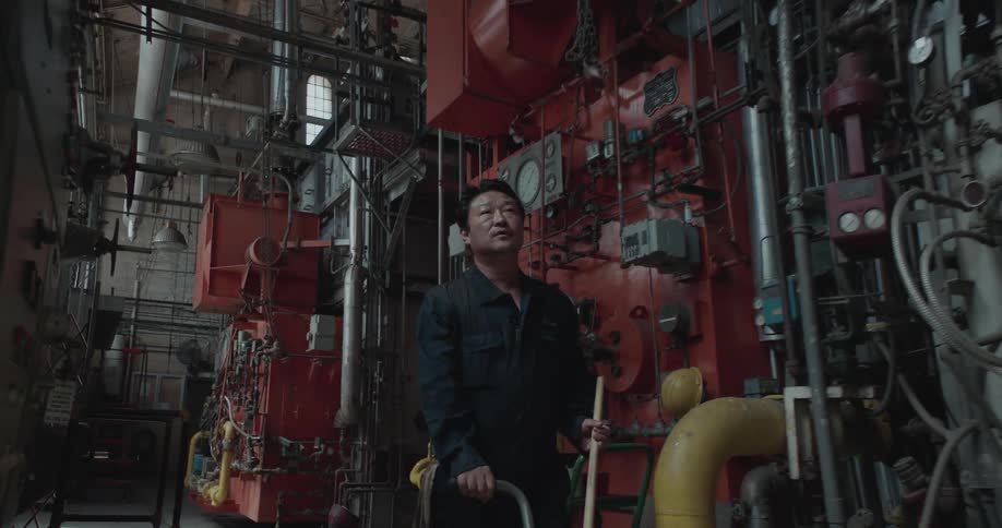 Maler cleaner walks in the factory