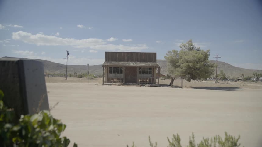 An rundown old building in a desert