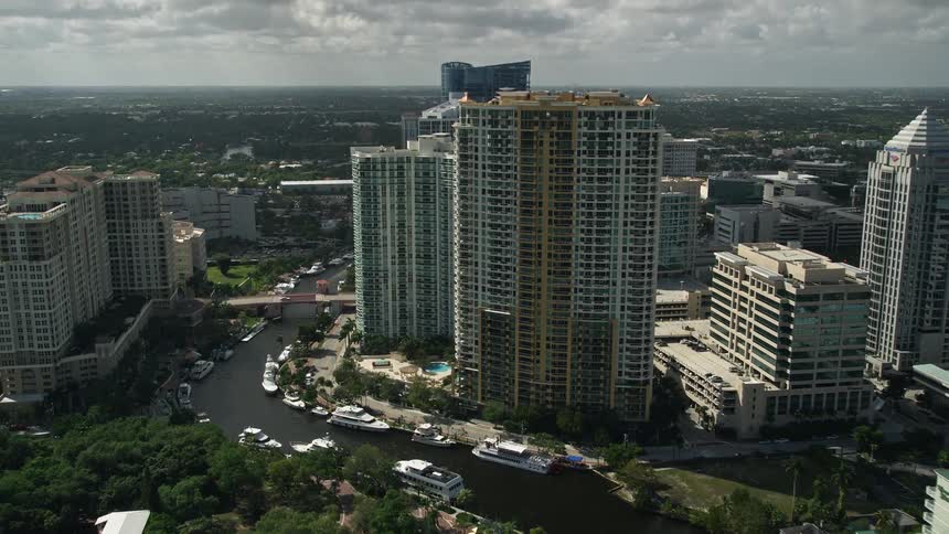 Aerial footage follows New River past mansions and reveals Downtown Fort Lauderdale skyscraper in Southern Florida