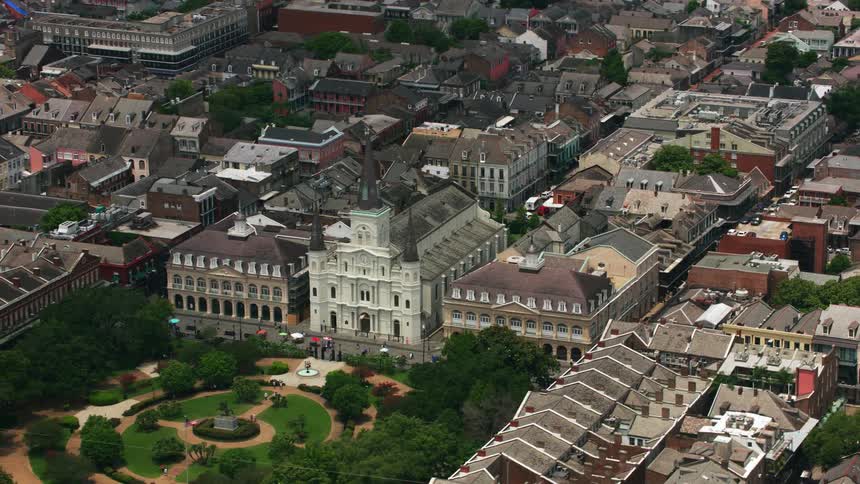 Jackson square in new orleans with st louis cathedral in the center