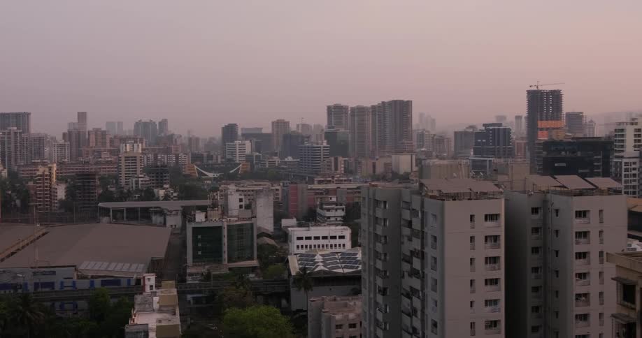 A gradual panoramic view of a city
