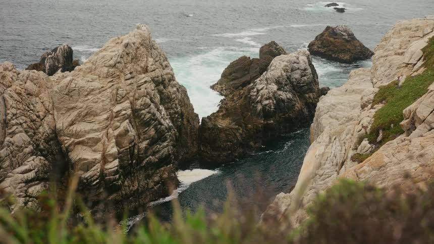 Waves flow onto and between promontories
