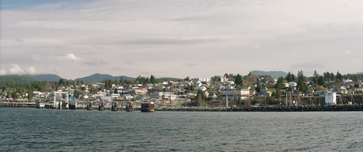 Boats on a lake in front of a city skyline