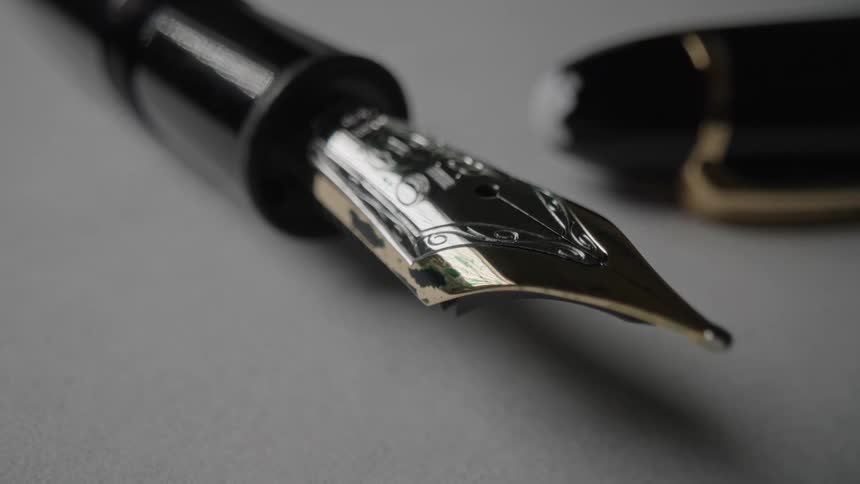 Light reflects off the fountain pen